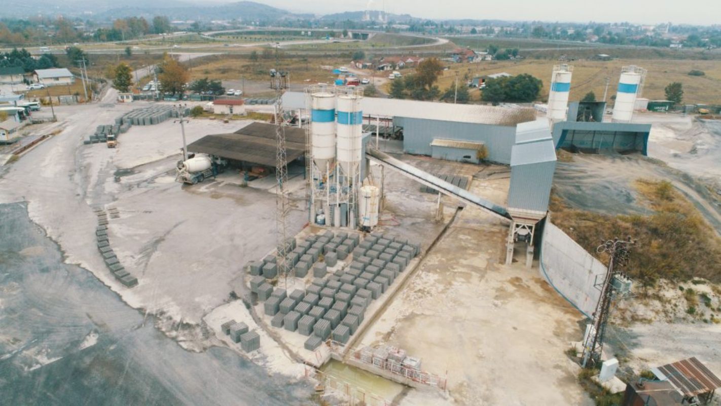 HEM ÜRETİYOR HEM DONATIYORUZ