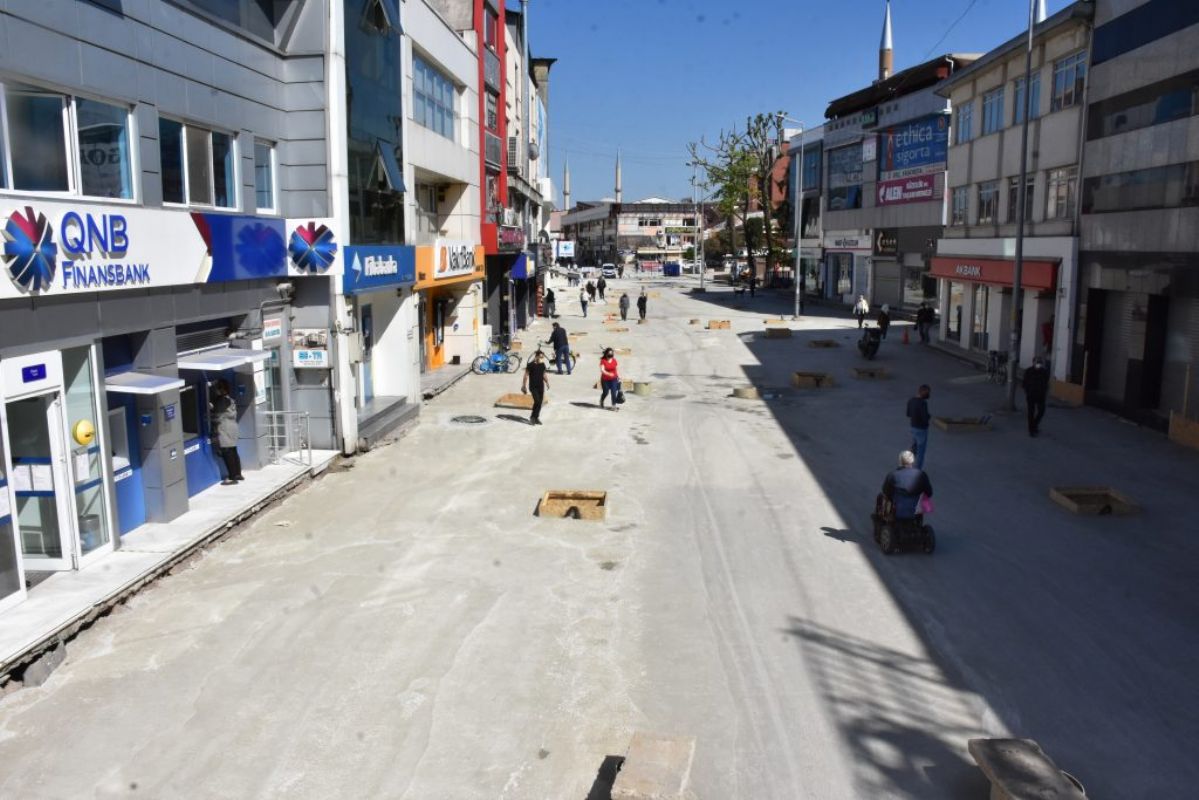 MİLLET BAHÇESİ İLE CEDİDİYE MEYDANI BÜTÜNLEŞİYOR